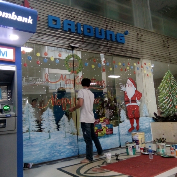 Vẽ trang trí noel trên kính quận Bình Thạnh 