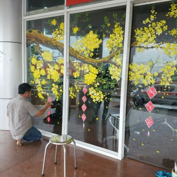 Vẽ trang trí tết trên kính 2019