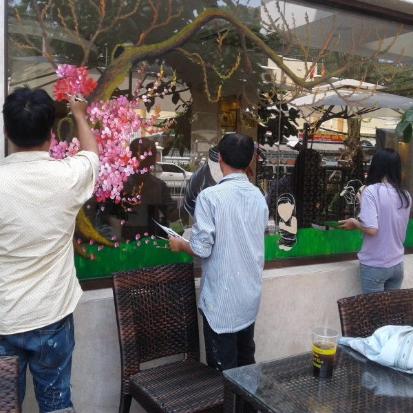 Vẽ trang trí tết trên kính  cho nhiều doanh ngjiêp lớn ở tphcm