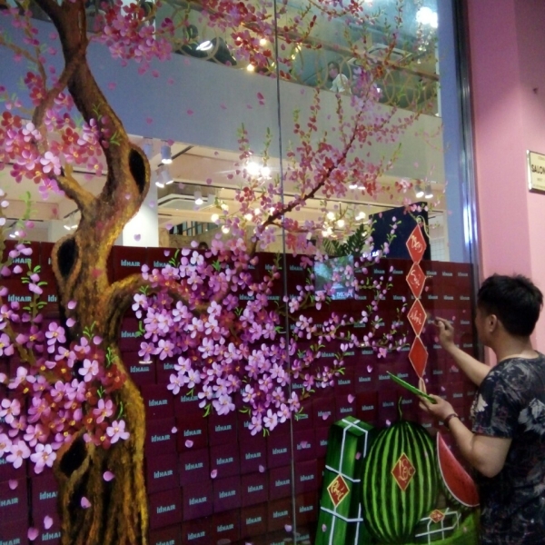 Vẽ trang trí tết trên kính giá rẻ quận 1 