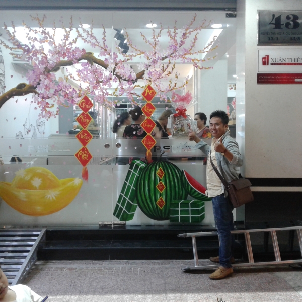 Vẽ trang trí tết trên kính nguyễn thái học q1  2019